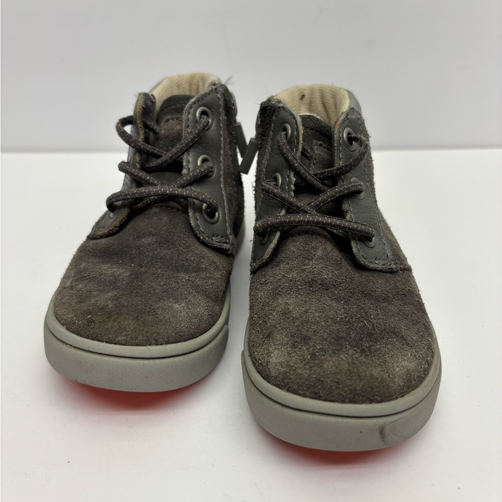 Ugg Kids Suede Shoes in Dark Gray, SZ 8 toddler boy, box 33